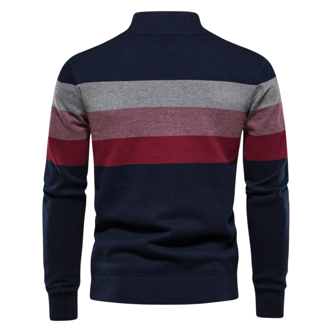 Widok z tyłu swetra Arkadya Outlet męski półzamek długi rękaw fason pulower, prezentujący granatowe, szare i bordowe bloki z prążkowanymi wykończeniami - idealny jako warstwa termoizolacyjna dla ciepła.