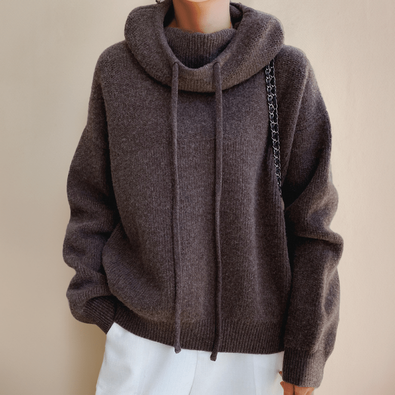 Bluza damska z kapturem i kominowym dekoltem – swobodny krój, regulowany sznurek - Arkadya Outlet - Women Hoodie