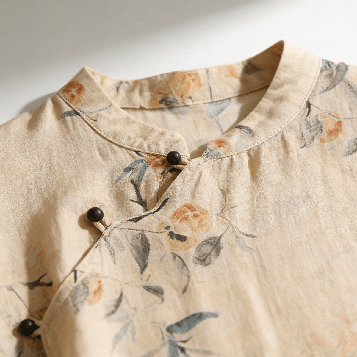 Bluzka Damska Bez Rękawów Stójka Listwa Guzikowa - Arkadya Outlet - Women Blouse