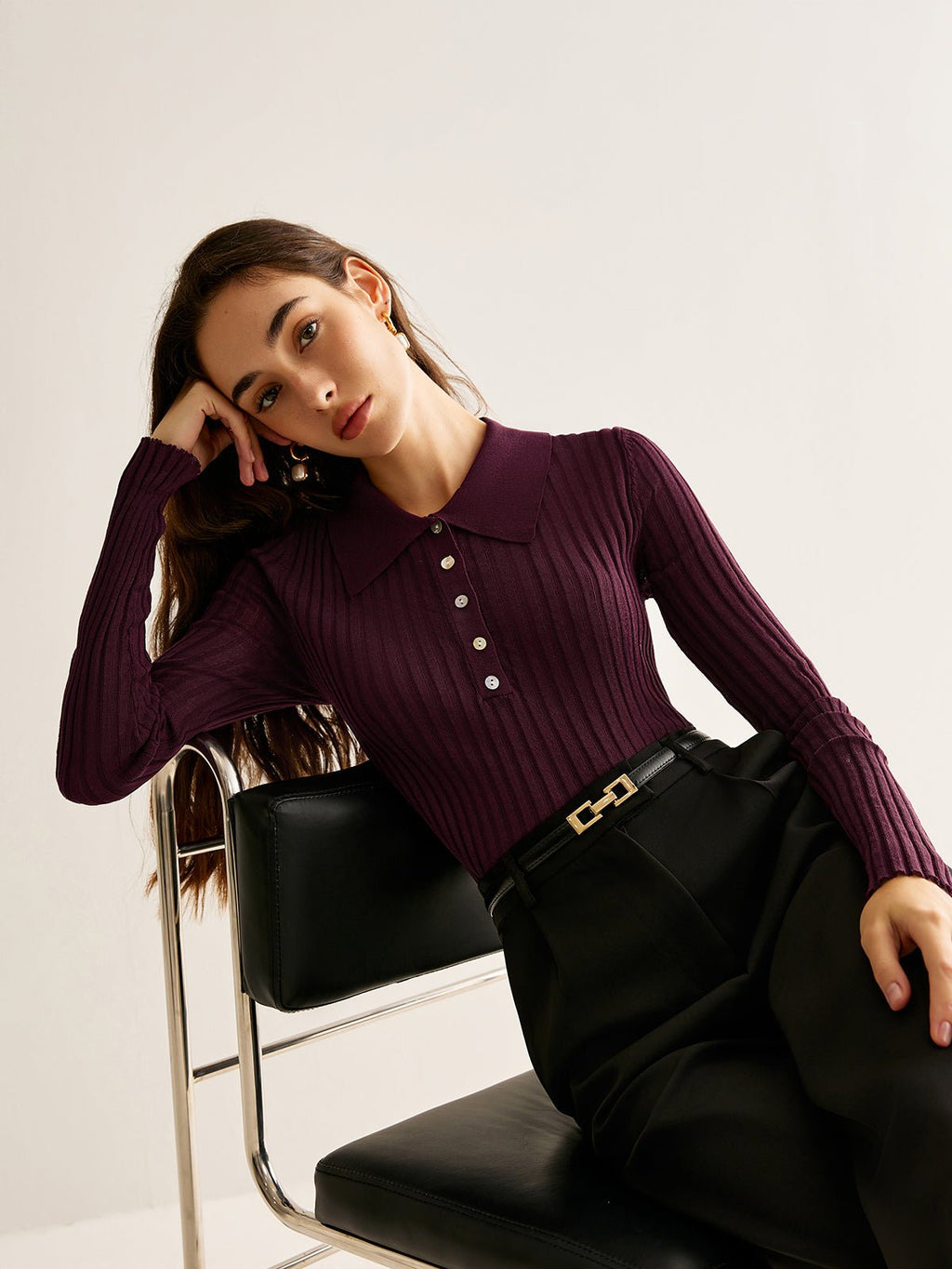 Bluzka damska dopasowana – długi rękaw, elastyczna - Arkadya Outlet - Women Shirt