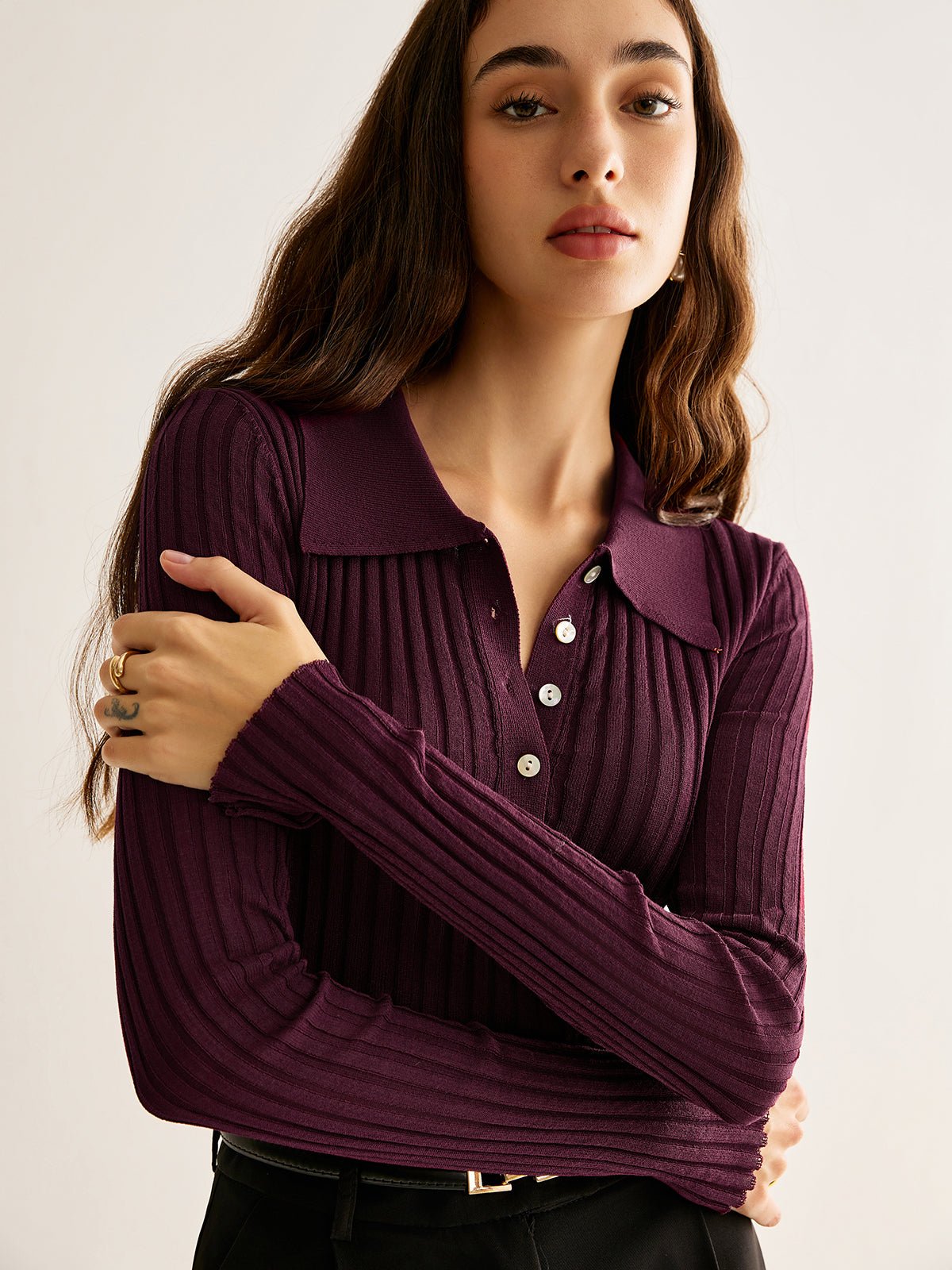 Bluzka damska dopasowana – długi rękaw, elastyczna - Arkadya Outlet - Women Shirt