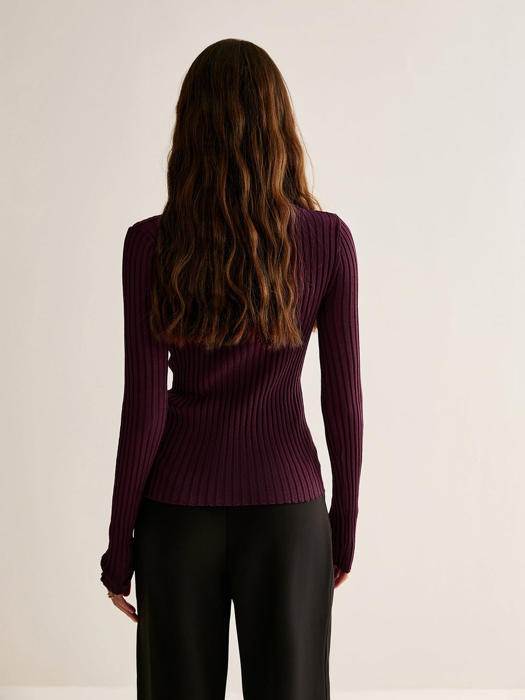Bluzka damska dopasowana – długi rękaw, elastyczna - Arkadya Outlet - Women Shirt