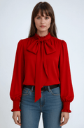 Bluzka damska z długim rękawem i wiązaniem przy szyi - Arkadya Outlet - Women Blouse