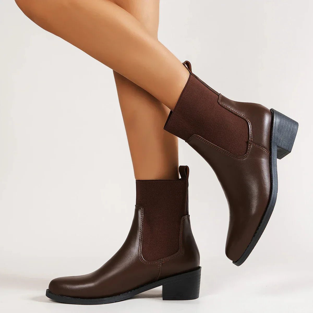 Botki damskie Chelsea zimowe na obcasie słupkowym – elastyczne wstawki boczne - Arkadya Outlet - Women Shoes