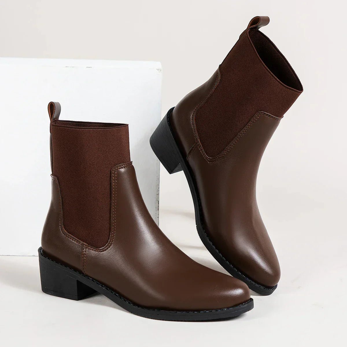 Botki damskie Chelsea zimowe na obcasie słupkowym – elastyczne wstawki boczne - Arkadya Outlet - Women Shoes