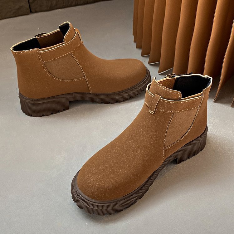 Botki damskie zimowe z zaokrąglonym noskiem i zapięciem na klamrę – długość do kostki - Arkadya Outlet - Women Shoes