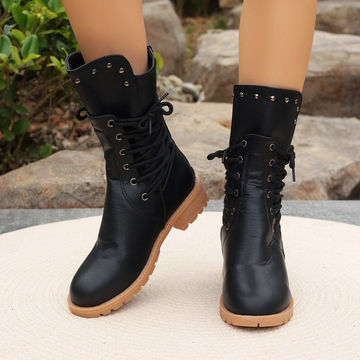 Buty zimowe damskie sznurowane z zamkniętą konstrukcją – regulacja sznurowaniem - Arkadya Outlet - Women Shoes