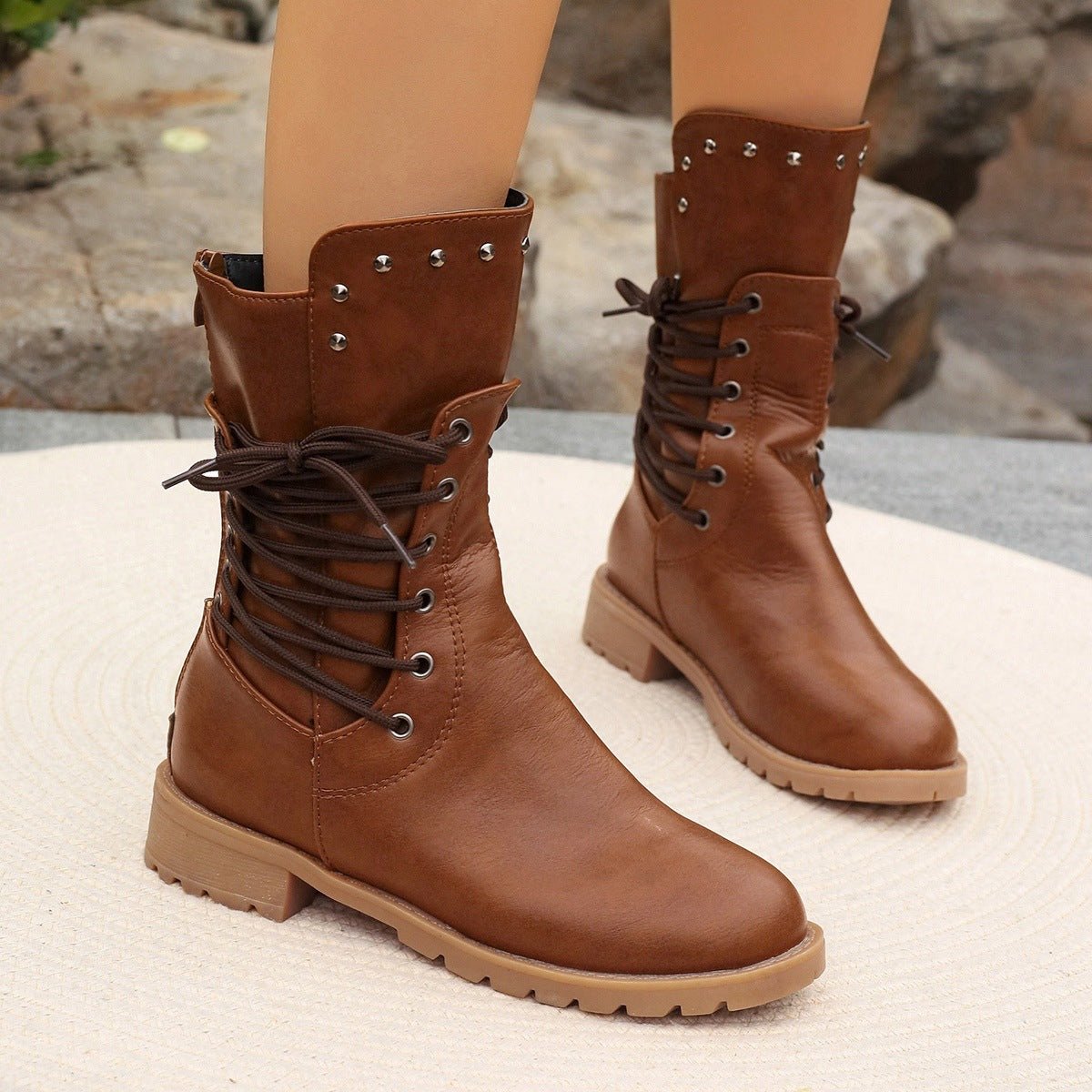 Buty zimowe damskie sznurowane z zamkniętą konstrukcją – regulacja sznurowaniem - Arkadya Outlet - Women Shoes