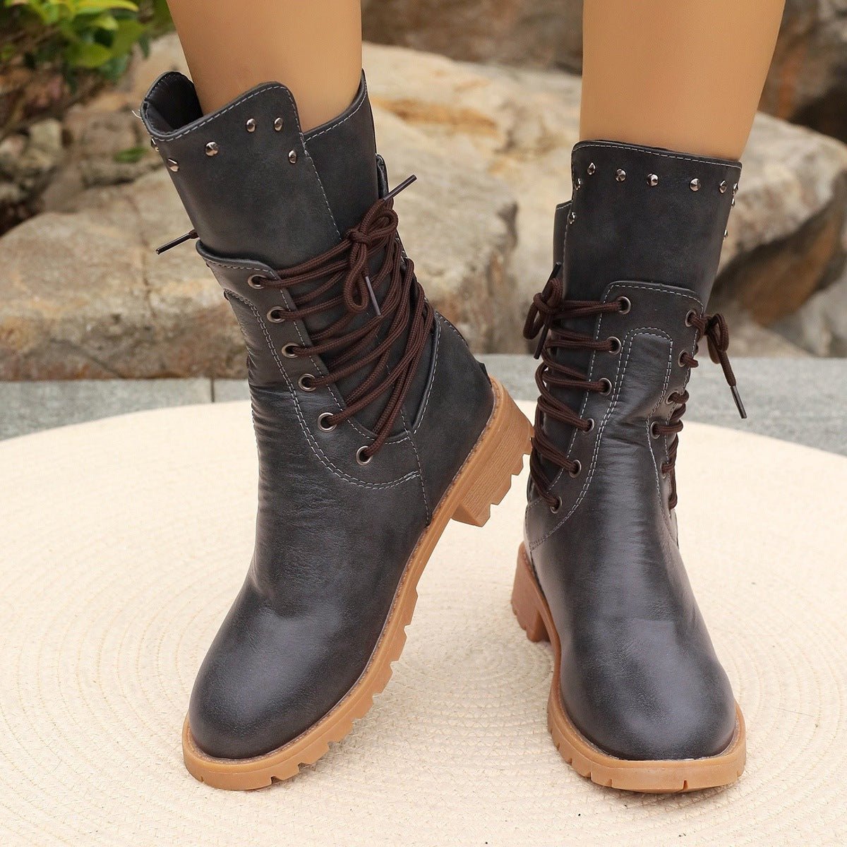Buty zimowe damskie sznurowane z zamkniętą konstrukcją – regulacja sznurowaniem - Arkadya Outlet - Women Shoes