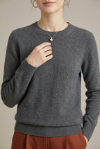 Damska Bluza | Luźny krój z okrągłym dekoltem i prążkowanymi - Arkadya Outlet - Sweaters