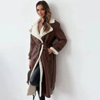 Damski Płaszcz | Długi krój z paskiem i kołnierzem wykładanym - Arkadya Outlet - Coats