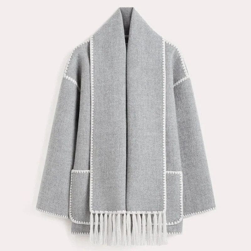 Damski Płaszcz | Luźny krój z wbudowanym frędzlowym szalem - Arkadya Outlet - Coats