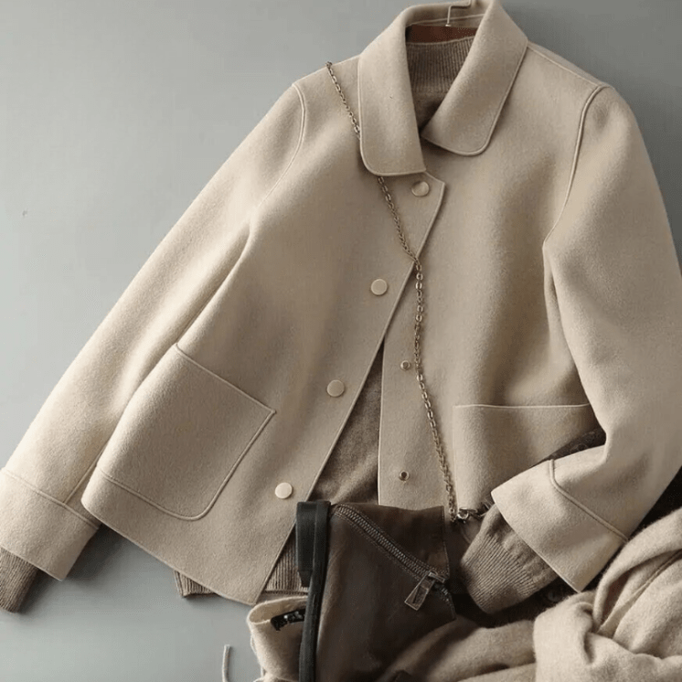 Damski Płaszcz Zimowy | Dopasowany krój z guzikami z przodu - Arkadya Outlet - Coats