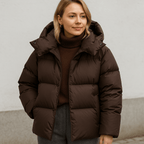 Damski Płaszcz Zimowy | Luźny krój z pikowaną konstrukcją i kapturem - Arkadya Outlet - Coats