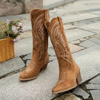 Damskie Kozaki do Kolan | Haftowane Wstawki i Obcas Słupek - Arkadya Outlet - Boots