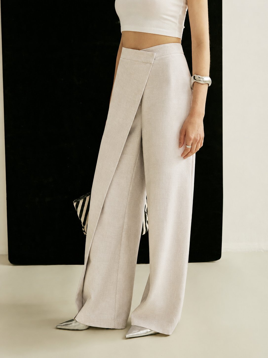 Damskie Spodnie Szerokie | Asymetryczna Zakładka i Wysokim Stanem - Arkadya Outlet - Trousers