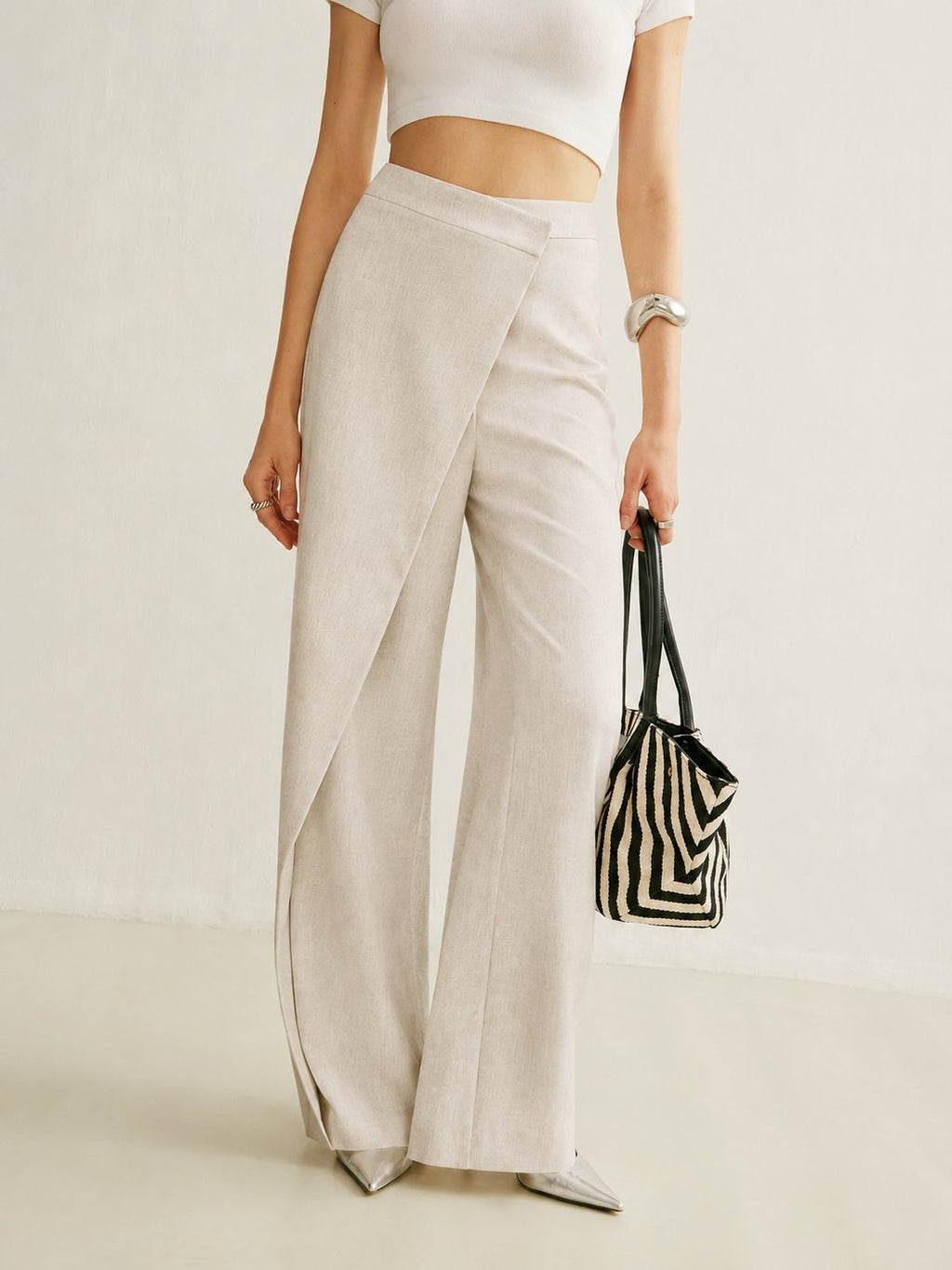 Damskie Spodnie Szerokie | Asymetryczna Zakładka i Wysokim Stanem - Arkadya Outlet - Trousers