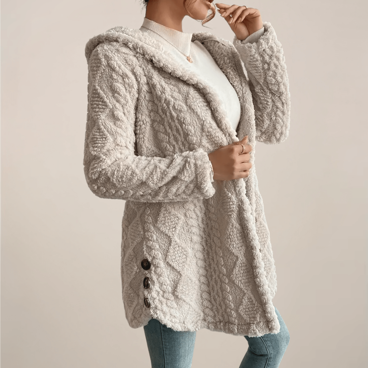 Kardigan damski długi z kapturem i guzikami - Arkadya Outlet - Women Coat