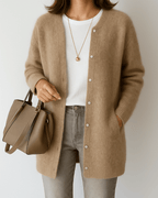 Kardigan Damski | Luźny krój z guzikami i okrągłym dekoltem - Arkadya Outlet - Cardigans