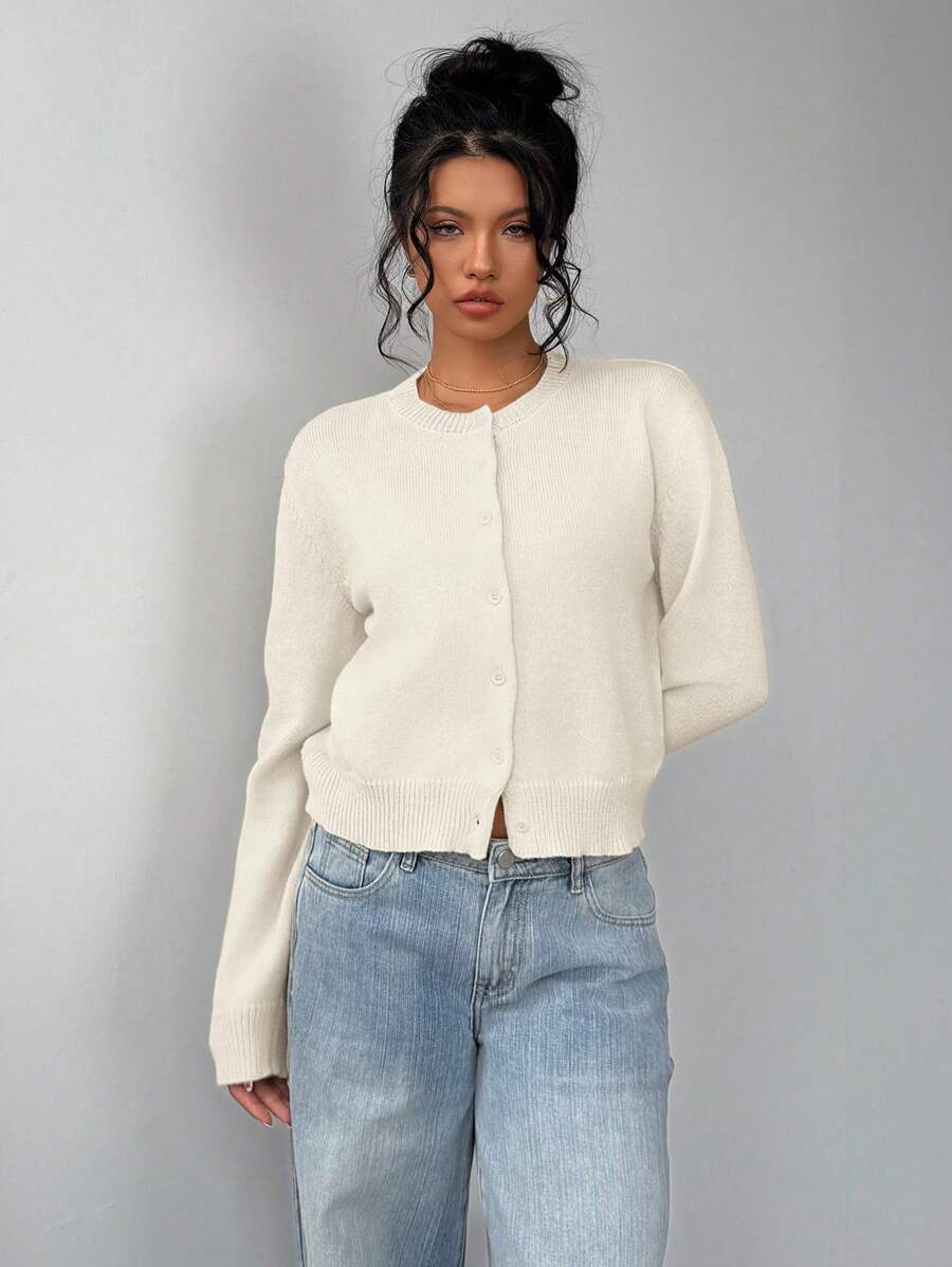 Kardigan Damski | Skrócony krój z okrągłym dekoltem i guzikami - Arkadya Outlet - Cardigans