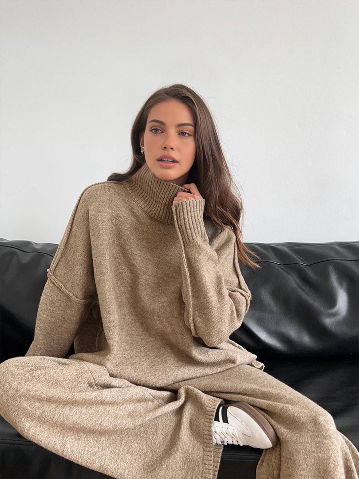 Komplet domowy damski dwuczęściowy z golfem i szerokimi spodniami - Arkadya Outlet - Women Set