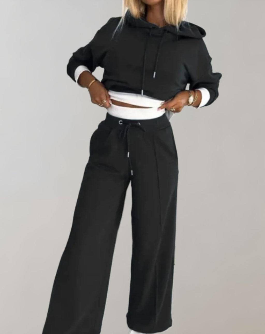 Komplet dresowy damski dwuczęściowy – bluza z kapturem i szerokie spodnie - Arkadya Outlet - Women Set