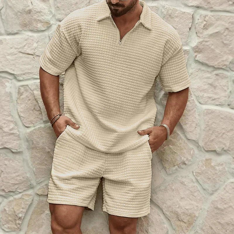Komplet męski polo na zamek z teksturowanymi szortami - Arkadya Outlet - Men Set