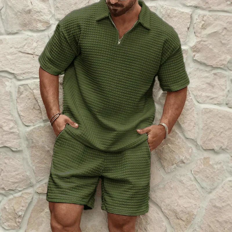 Komplet męski polo na zamek z teksturowanymi szortami - Arkadya Outlet - Men Set