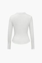 Koszulka polo damska – długi rękaw, dekolt V, guziki - Arkadya Outlet - Women Shirt