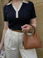 Koszulka polo damska dopasowana – wiązanie z przodu - Arkadya Outlet - Women Shirt