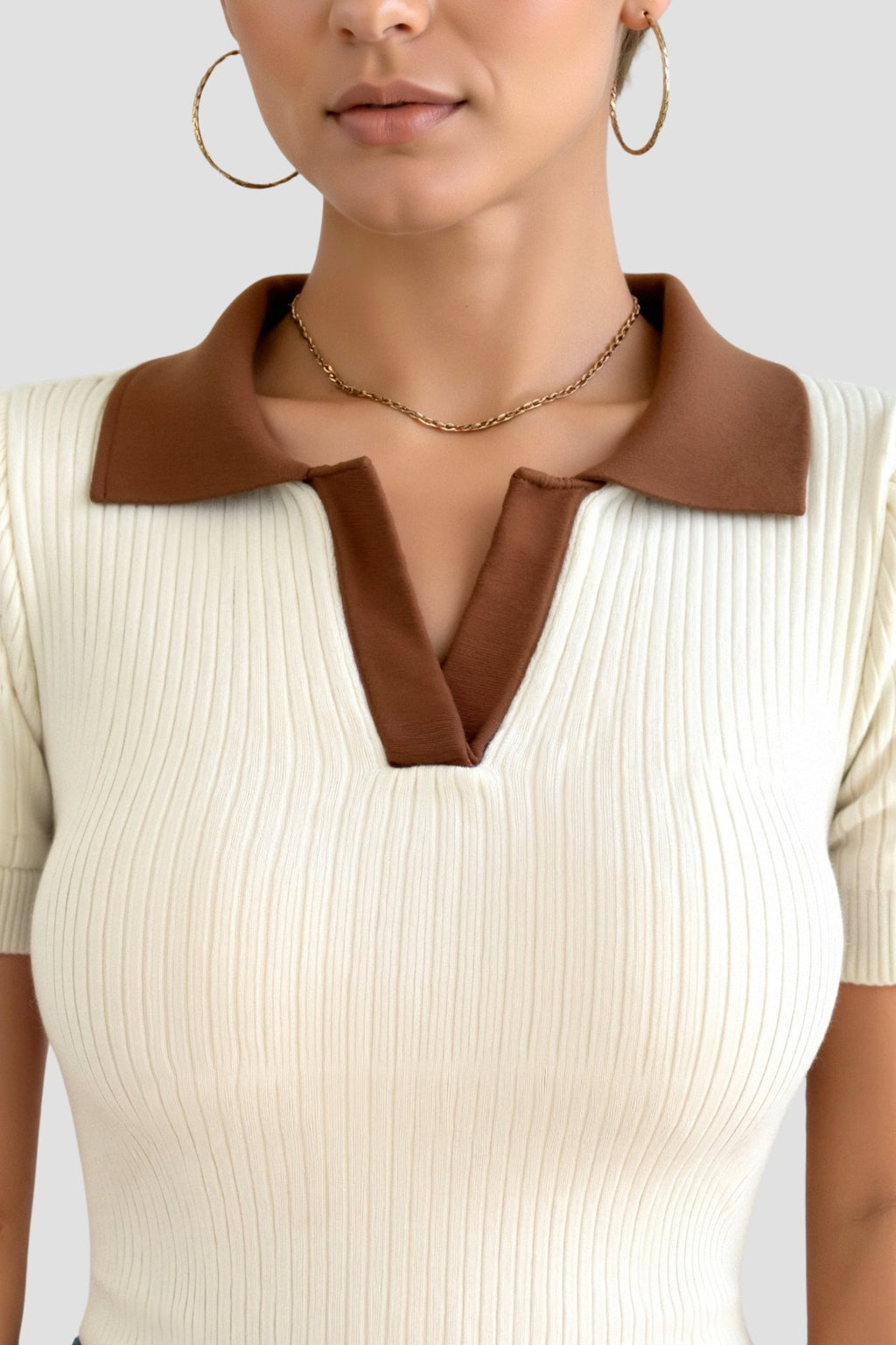 Koszulka polo damska – krótki rękaw, prążkowana - Arkadya Outlet - Women Shirt