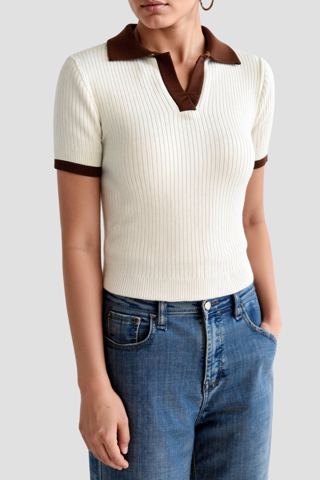 Koszulka polo damska – krótki rękaw, prążkowana - Arkadya Outlet - Women Shirt
