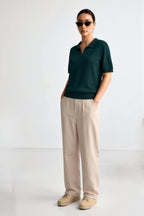 Koszulka polo damska luźna z krótkim rękawem i dekoltem V - Arkadya Outlet - Women Shirt