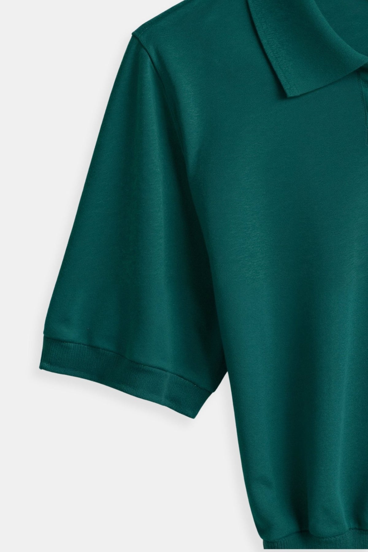 Koszulka polo damska – luźny krój, krótki rękaw, dekolt V - Arkadya Outlet - Women Shirt