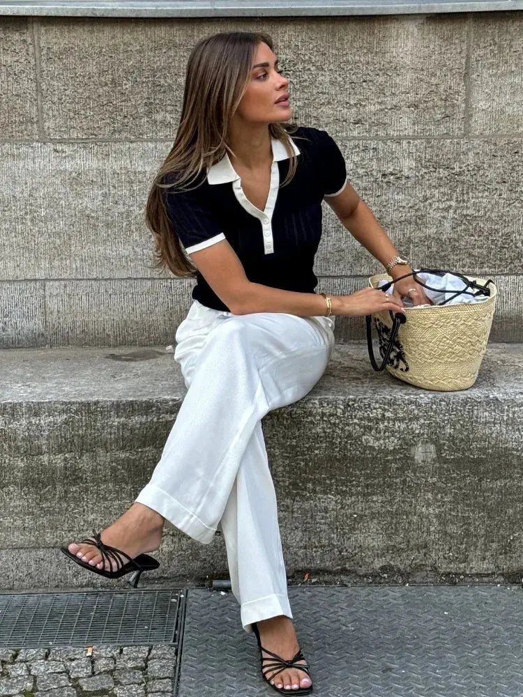 Koszulka polo damska z kokardą z przodu - Arkadya Outlet - Women Shirt