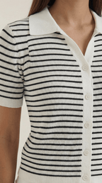 Koszulka polo damska z zapięciem z przodu - Arkadya Outlet - Women Top