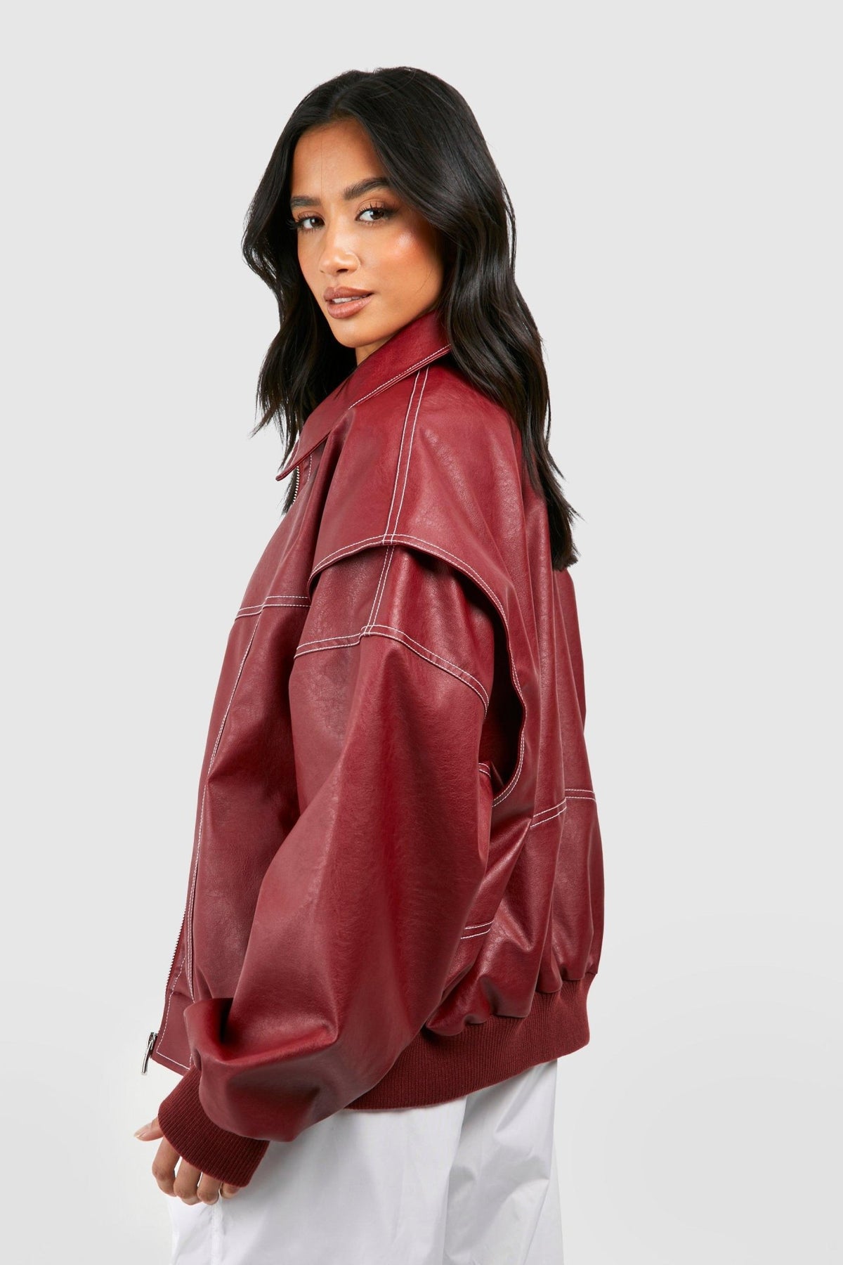 Kurtka Bomber Damska | Oversizowy krój z zamkiem i ściągaczami - Arkadya Outlet - Jackets