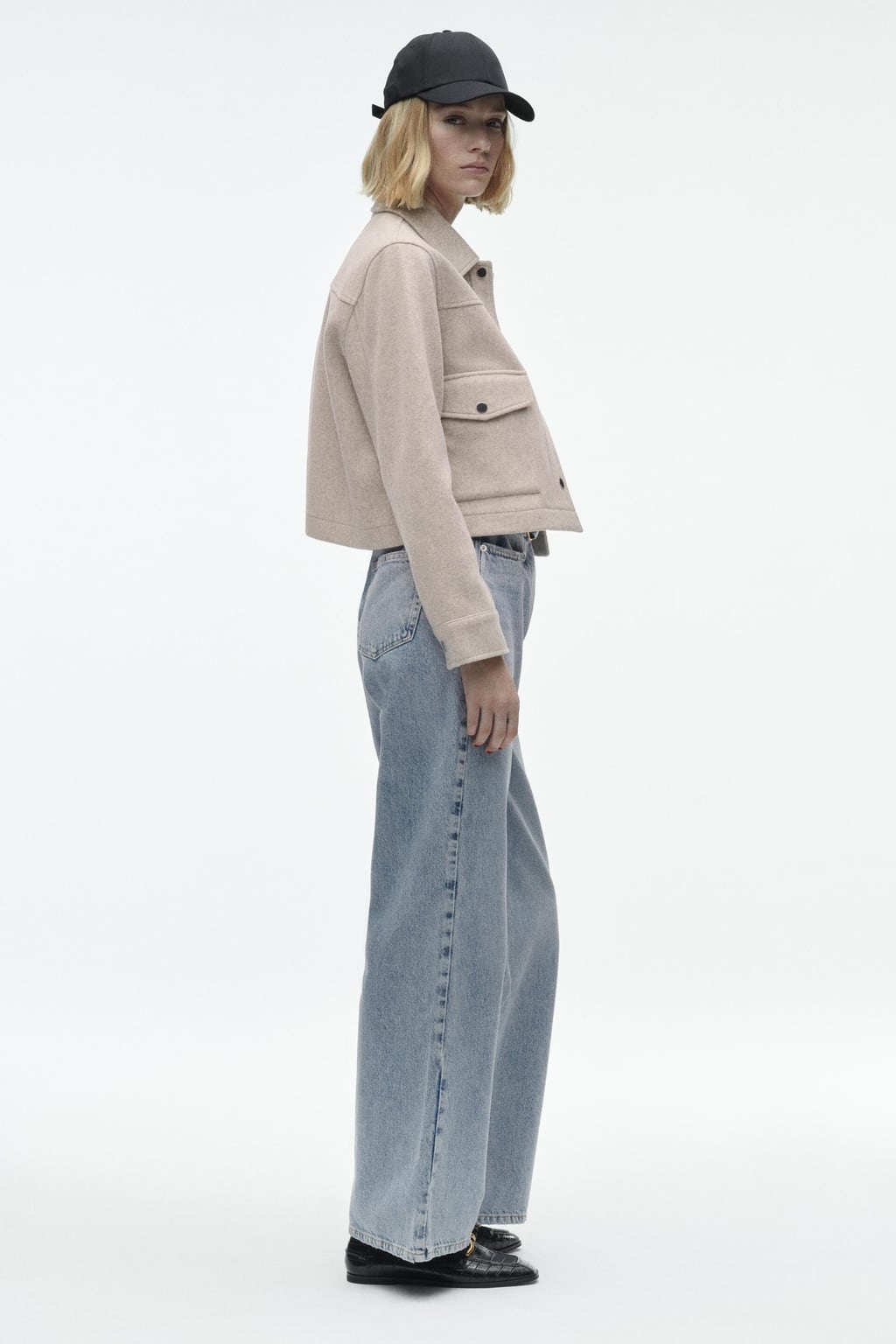 Kurtka damska krótka dopasowana – kołnierz, kieszenie - Arkadya Outlet - Women Jacket