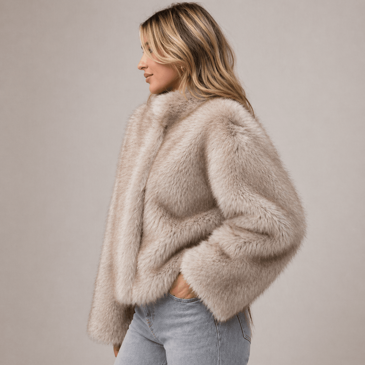 Kurtka Damska ze Sztucznym Futrem | Luźny Krój i Okrągły Dekolt - Arkadya Outlet - Jackets