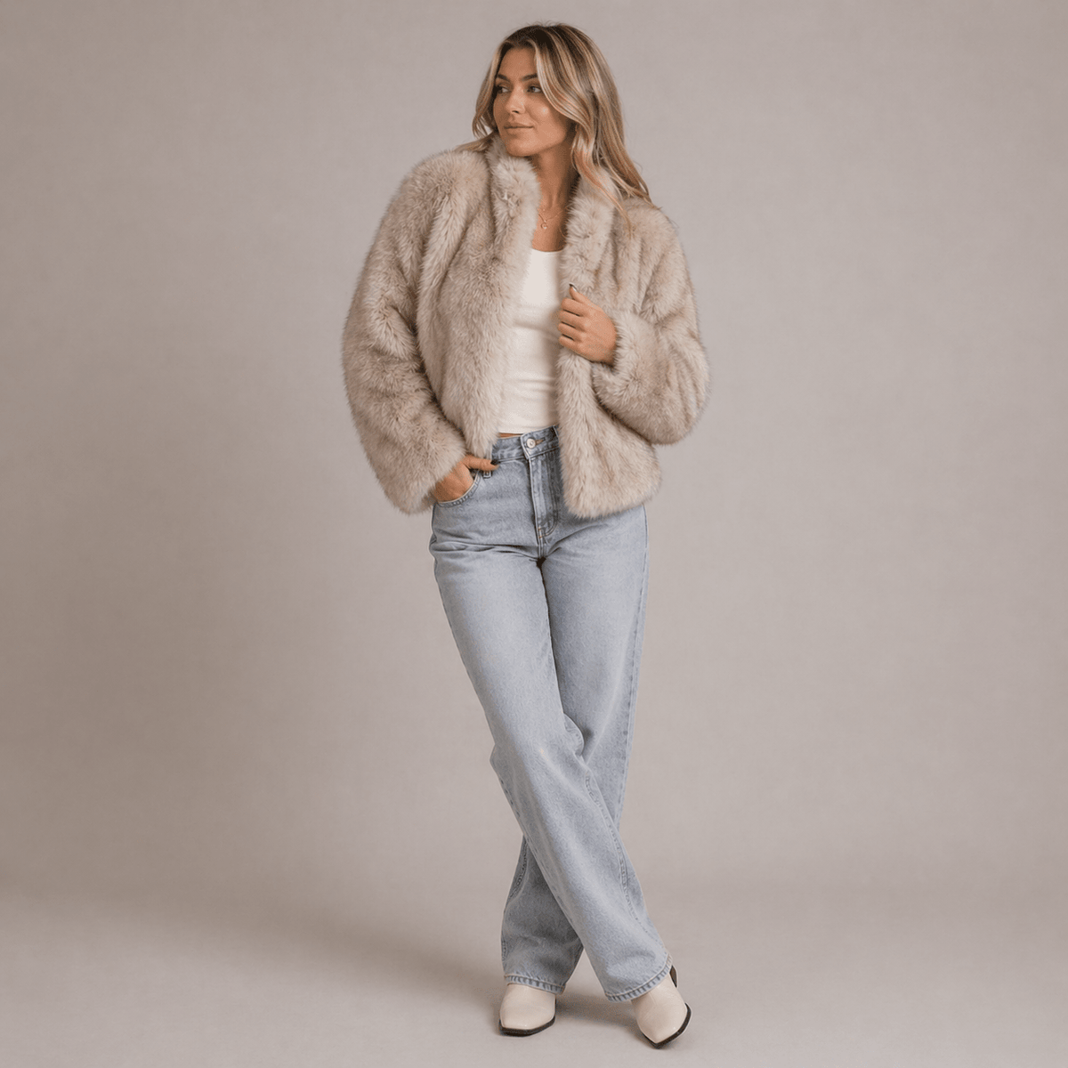 Kurtka Damska ze Sztucznym Futrem | Luźny Krój i Okrągły Dekolt - Arkadya Outlet - Jackets