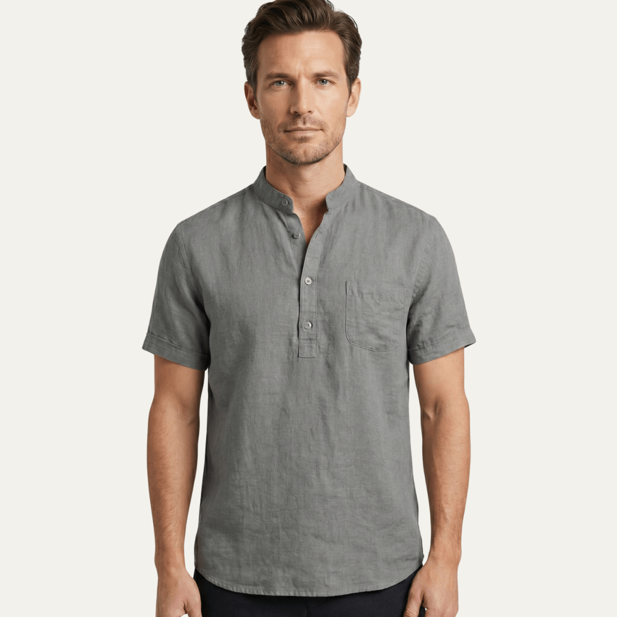 Lniana koszula męska Henley – krótki rękaw, luźny krój - Arkadya Outlet - Men Shirt