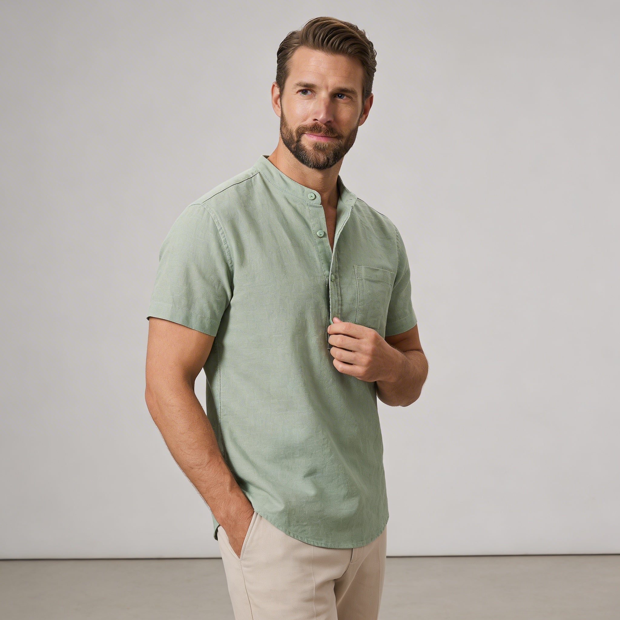 Lniana koszula męska krótki rękaw – stójka, luźny krój - Arkadya Outlet - Men Shirt