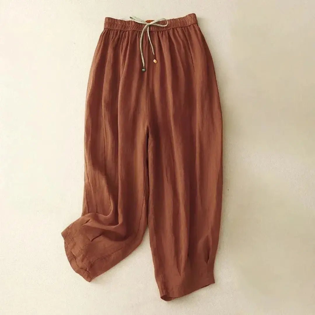 Lniane spodnie damskie – luźny krój, zwężana nogawka, kieszenie - Arkadya Outlet - Women Pants