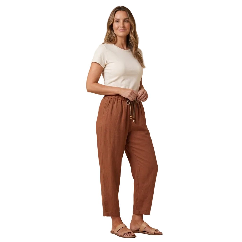 Lniane spodnie damskie – luźny krój, zwężana nogawka, kieszenie - Arkadya Outlet - Women Pants