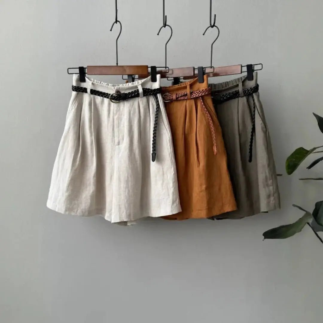 Lniane szorty damskie wysoki stan – plisy z przodu - Arkadya Outlet - Women Short