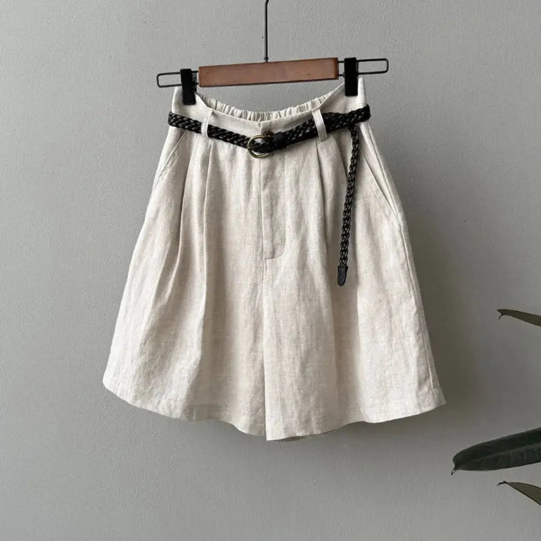 Lniane szorty damskie wysoki stan – plisy z przodu - Arkadya Outlet - Women Short