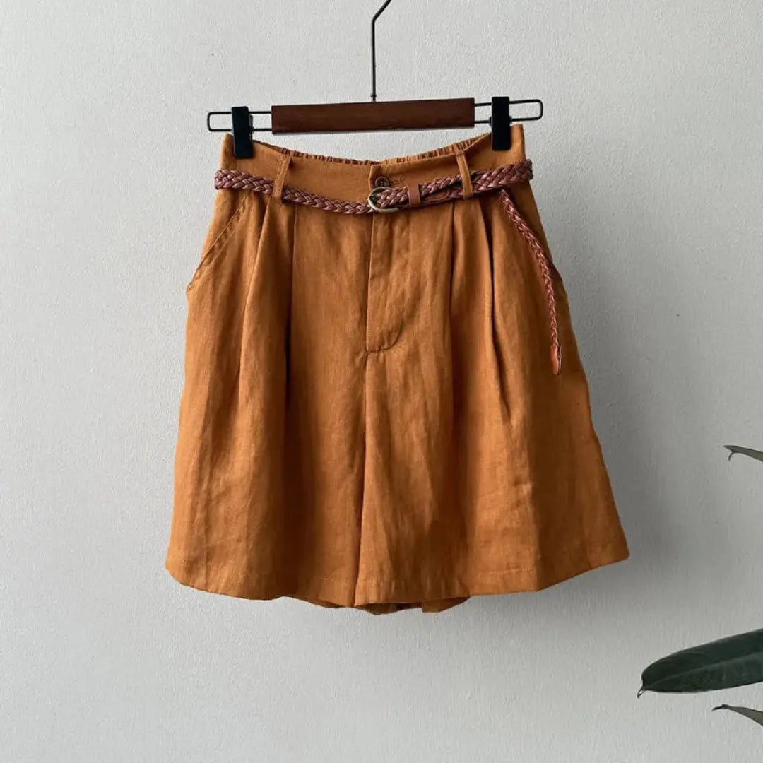 Lniane szorty damskie wysoki stan – plisy z przodu - Arkadya Outlet - Women Short