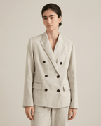 Marynarka damska dopasowana – klapy szpiczaste - Arkadya Outlet - Women Blazer