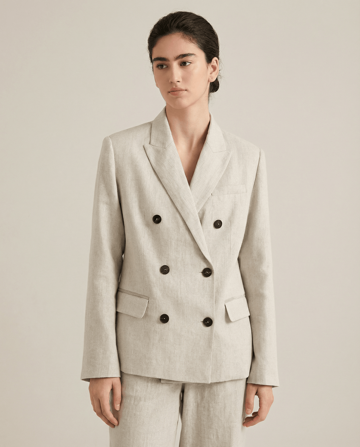 Marynarka damska dopasowana – klapy szpiczaste - Arkadya Outlet - Women Blazer