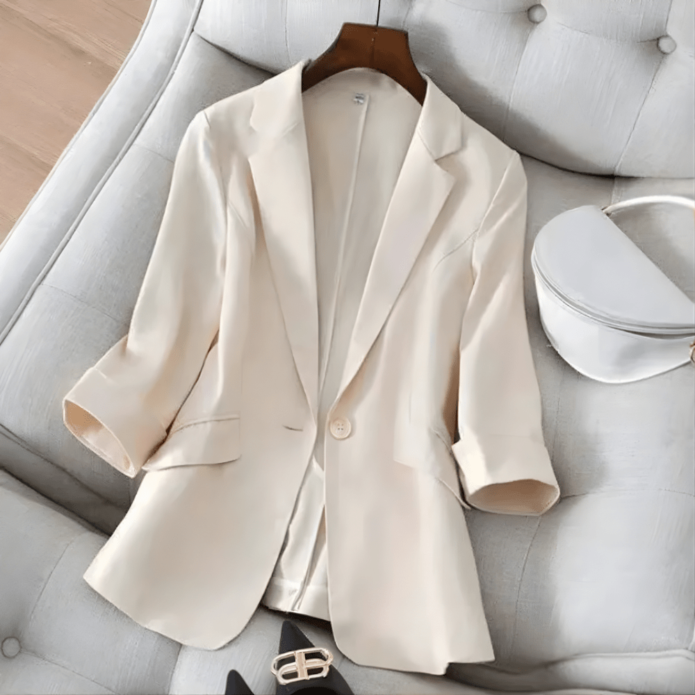 Marynarka damska dopasowana – rękaw 3/4, jeden guzik - Arkadya Outlet - Women Blazer
